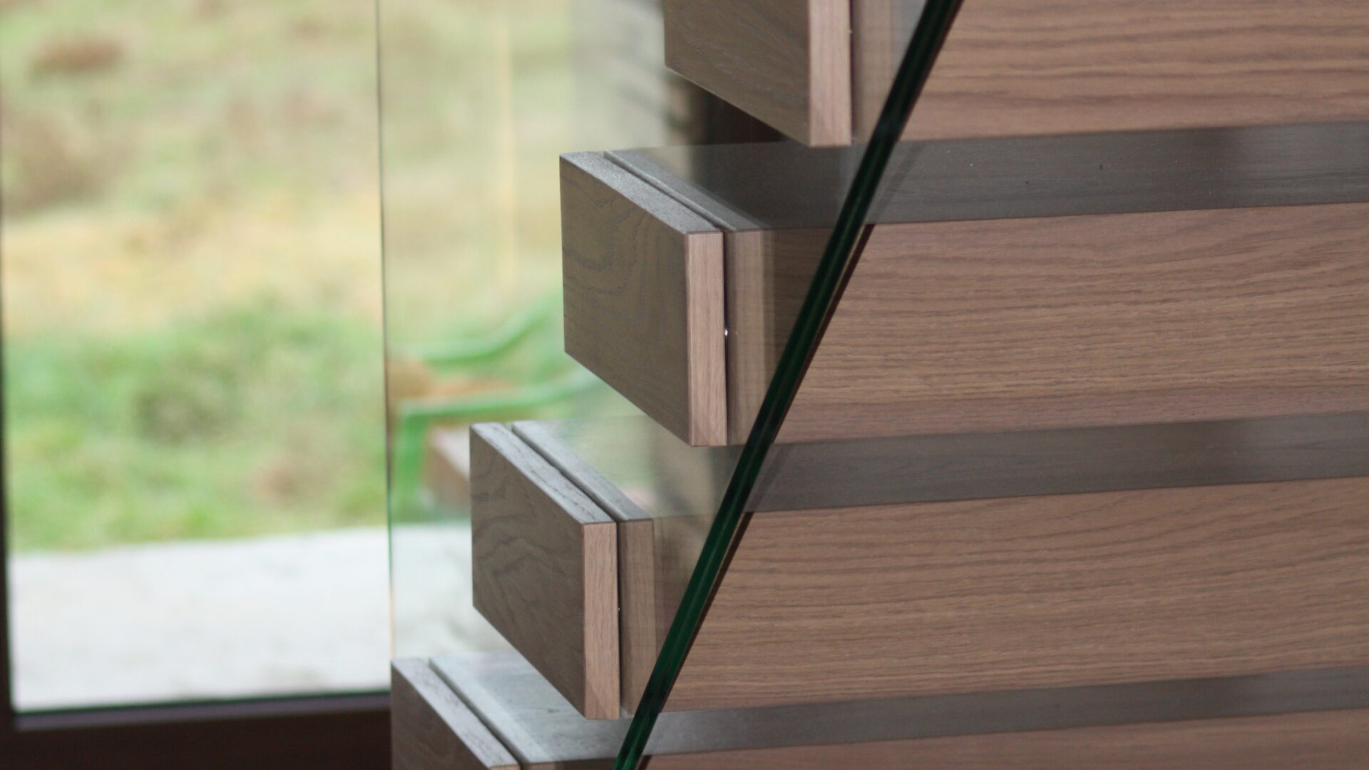 Ciekawe schody wspornikowe