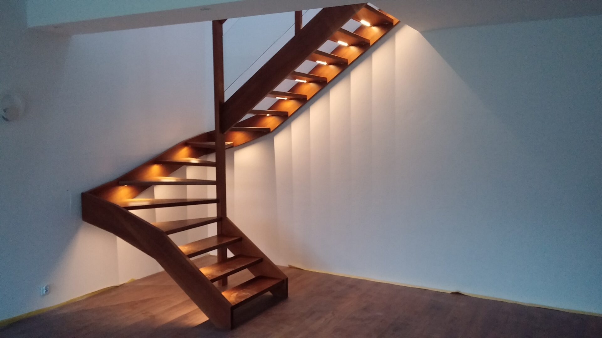 Schody wolnostojące / samonośne